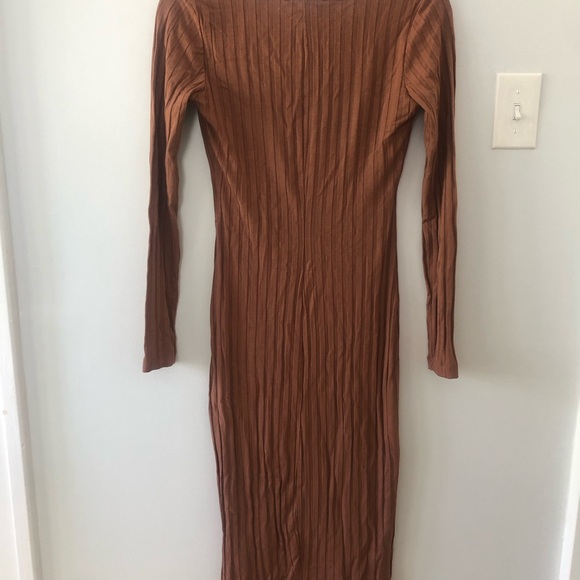 Dynamite Scoopneck Brown Dress - Picture 4 of 4